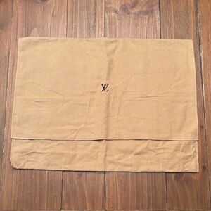 18 x 13.5 in. Louis Vuitton Beige Dust Bag